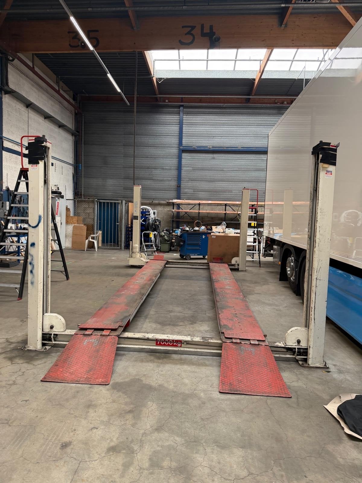 Stertil Koni 7000kg hefbrug voor personen auto’s en bussen, Ophalen of Verzenden