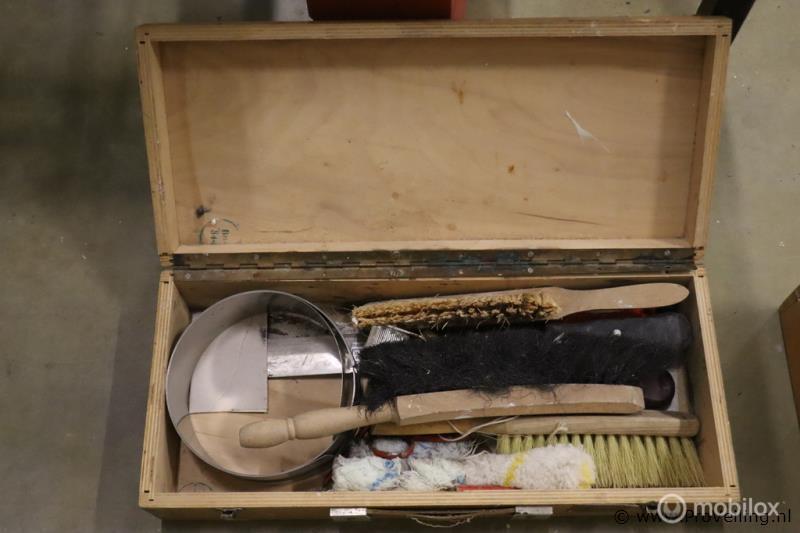 Online Veiling: Schildersgereedschap in houten kist, Gebruikt