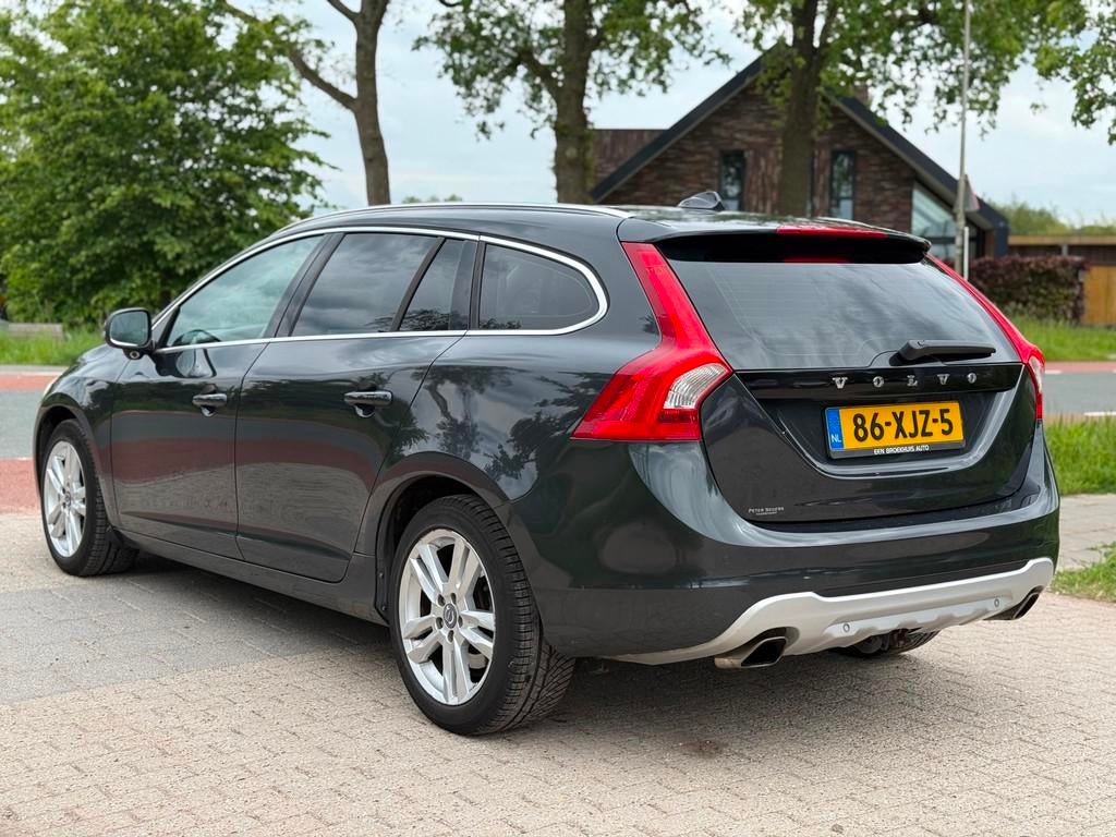 Volvo V60 1.6 T3 Summum AIRCO CRUISE PSENSOR XENON LEDER, Auto's, Voorwielaandrijving, Gebruikt, 4 cilinders, 150 pk
