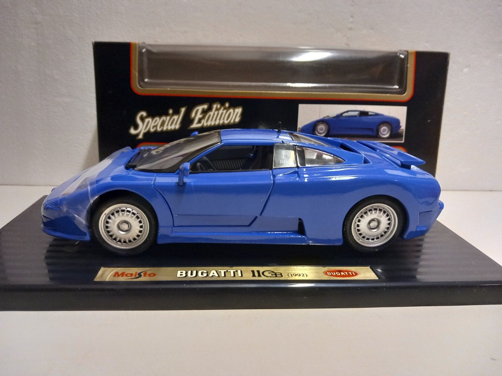 Bugatti EB110 kobaltblauw 1992 Maisto metal 1:18 KRD, Hobby en Vrije tijd, Modelauto's | 1:18, Ophalen of Verzenden, Zo goed als nieuw