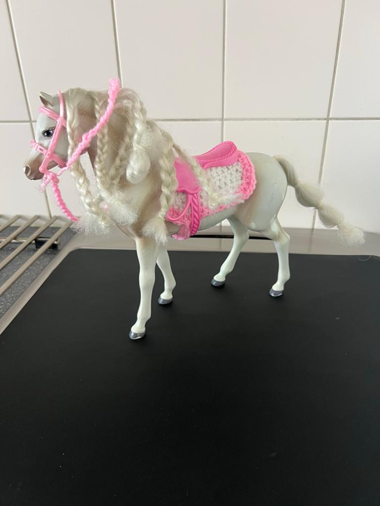 Barbie paardje met roze zadel en hoofdstel, Ophalen of Verzenden, Gebruikt, Meisje