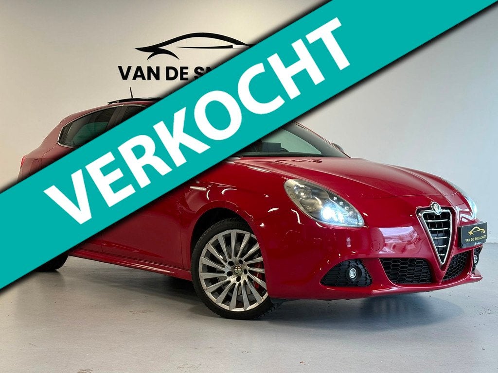 Alfa Romeo Giulietta 1.4 T Distinctive PANO/XENON/PDC/NAVI, Auto's, Alfa Romeo, Voorwielaandrijving, Euro 5, 4 cilinders, Bedrijf