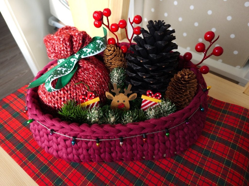 Kerstmandje met lichtjes en cadeautjes, Ophalen of Verzenden, Nieuw