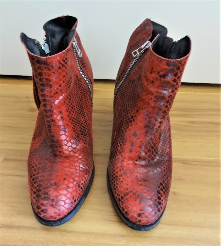 Trendy Bama laarsjes rood zwart reptiel leer 39 hak 8 cm, Ophalen, Lage of Enkellaarzen, Zo goed als nieuw, Rood