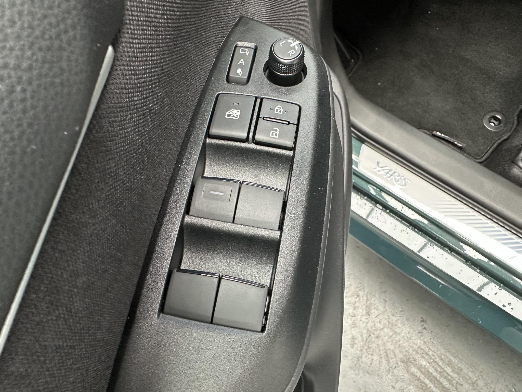 Toyota Yaris 1.5 Hybrid 115 Dynamic, Gebruikt, Bedrijf, Hybride Elektrisch/Benzine, 3 cilinders