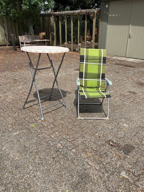 statafels (2) en tuinstoel, Ophalen, Gebruikt