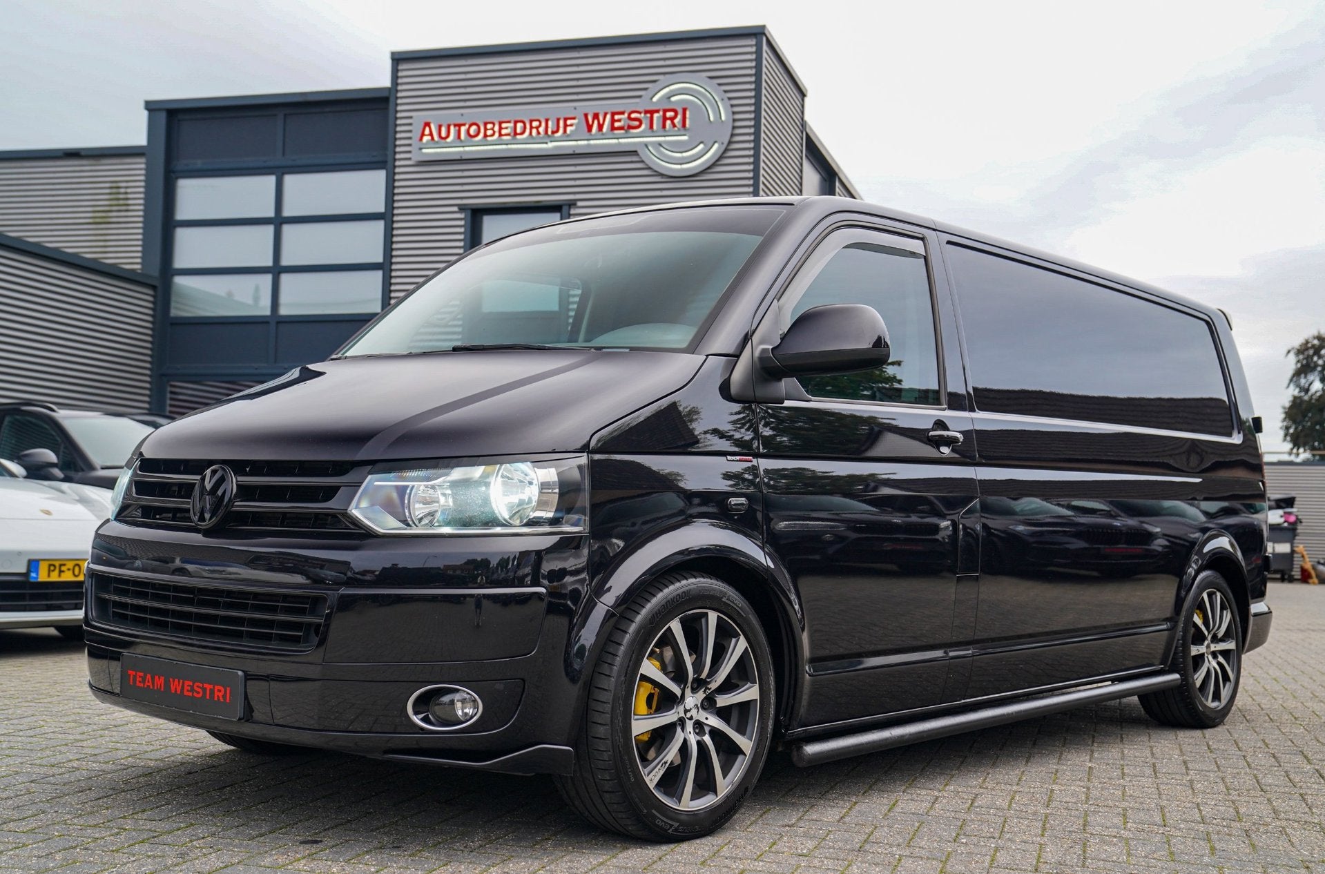 Volkswagen Transporter 2.0 TDI L2H1 DC Trendline | Black Edi, Euro 5, Gebruikt, Zwart, 4 cilinders