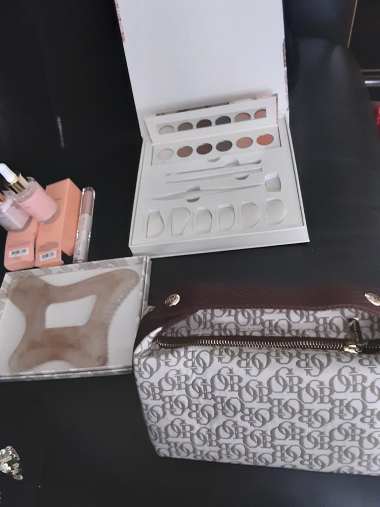 Complete make-up set van Olcay Gulsen - Zo goed als nieuw  i, Overige kleuren, Gehele gezicht, Nieuw, Ophalen of Verzenden
