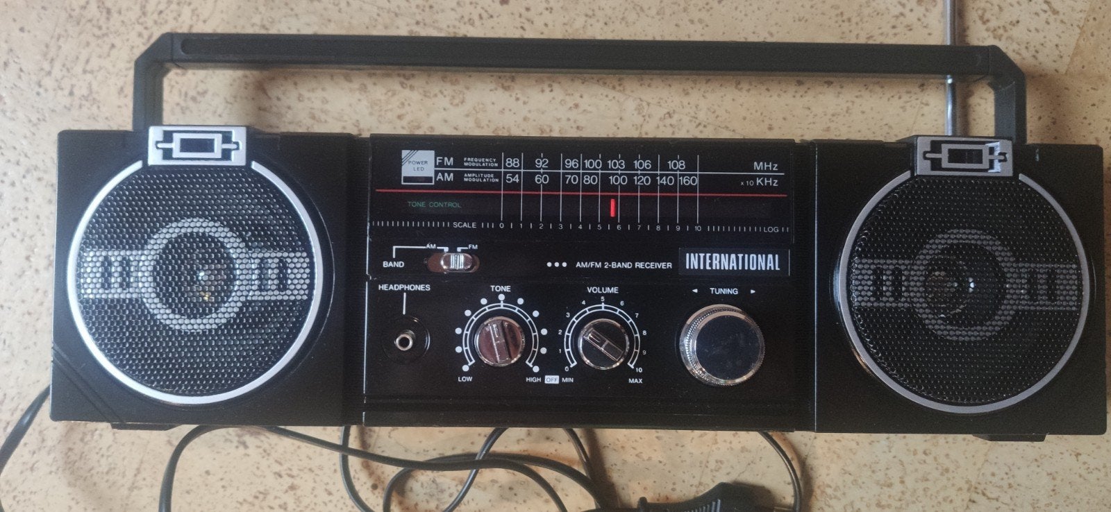 International AM/FM Portable Radio Model 7070, Ophalen, Zo goed als nieuw, Radio