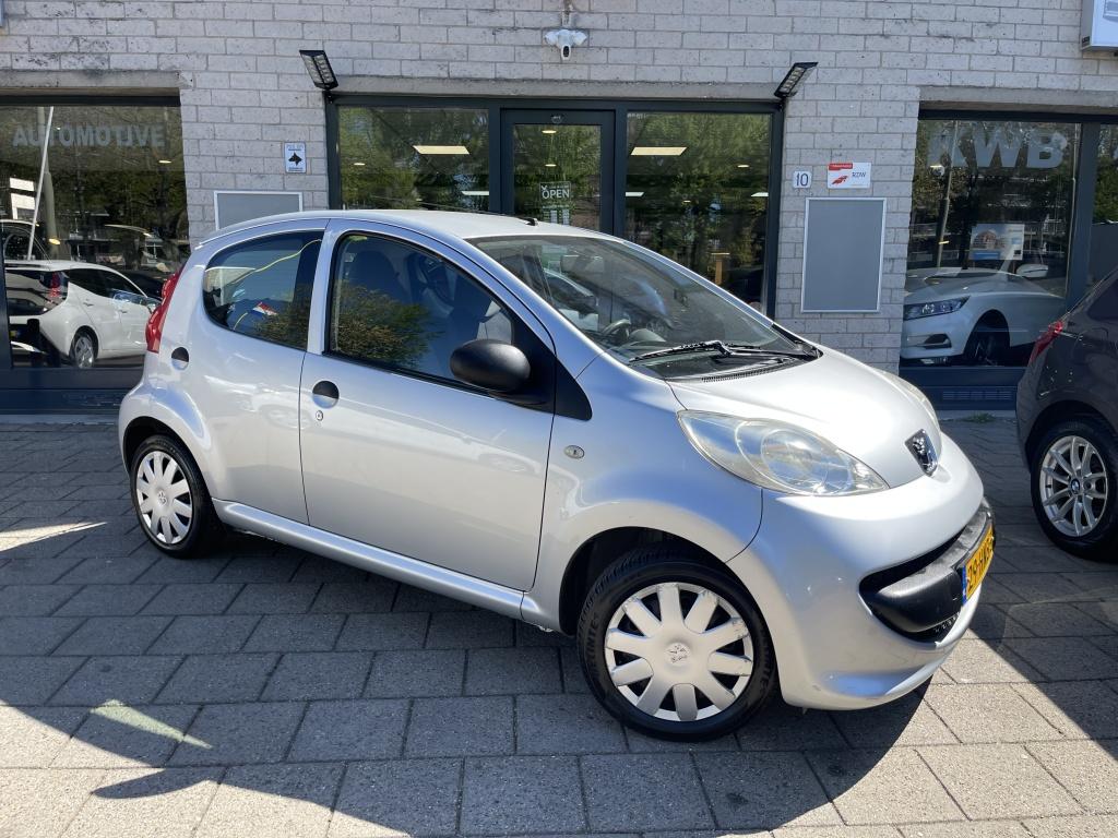 Peugeot 107 1.0-12V 5Deurs Weinig kilometers (bj 2008), Gebruikt, 4 stoelen, 68 pk, Bedrijf