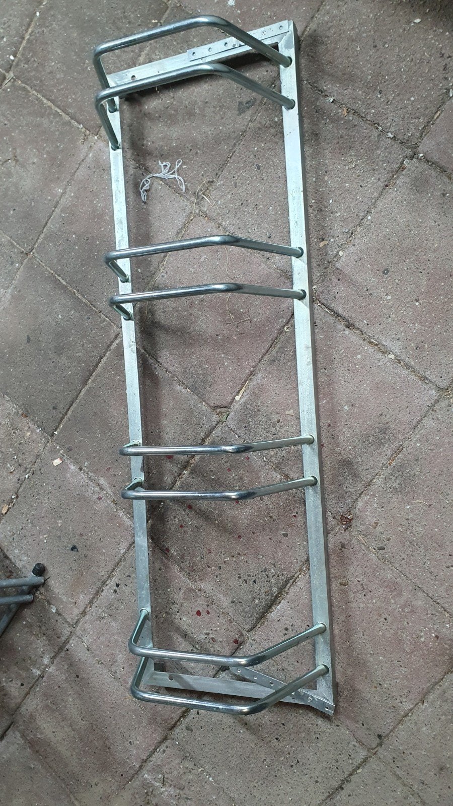 Fietsenrek  voor 4 fietsen te koop voor 5,00 euro, Ophalen, Zo goed als nieuw