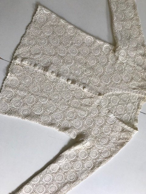 Handmade gehaakt Oostenrijks vest van ecrukleurig haakgaren, Ophalen of Verzenden, Zo goed als nieuw, Maat 36 (S), Overige kleuren