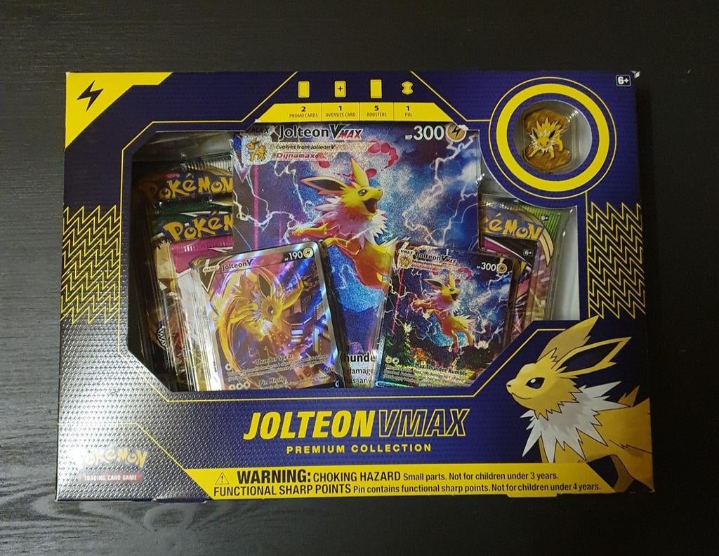 Jolteon VMAX Premium Collection box, Hobby en Vrije tijd, Verzamelkaartspellen | Pokémon, Ophalen of Verzenden, Nieuw, Overige typen