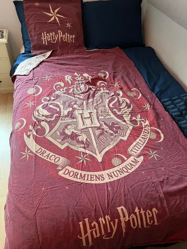 Harry Potter dekbedovertrek 1 persoons Bordeauxrood, Ophalen of Verzenden, Zo goed als nieuw, Jongetje of Meisje, Dekbedovertrek