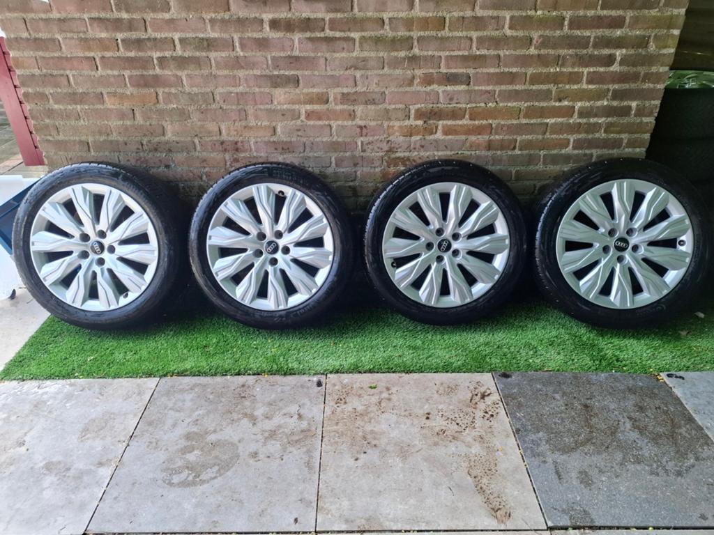 Audi 18 inch velgen met Continental winterbanden, Auto-onderdelen, Banden en Velgen, 18 inch, Gebruikt, Banden en Velgen, 235 mm