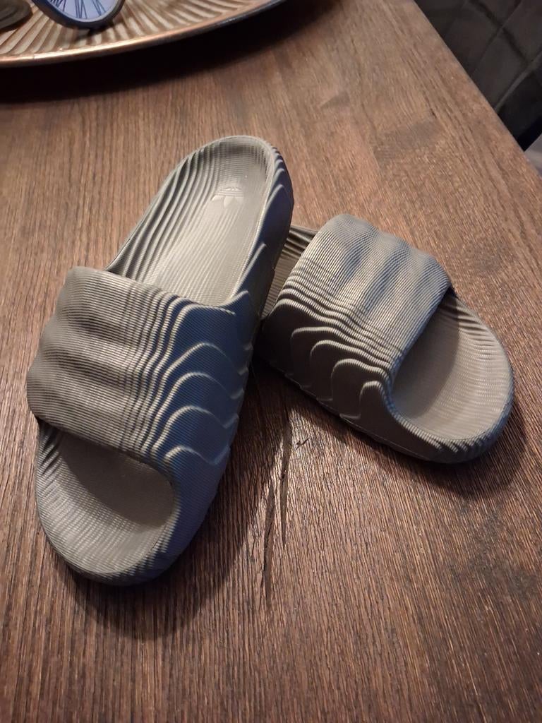 Nieuwe Adidas slippers maat 40, Ophalen of Verzenden, Overige maten, Zwart