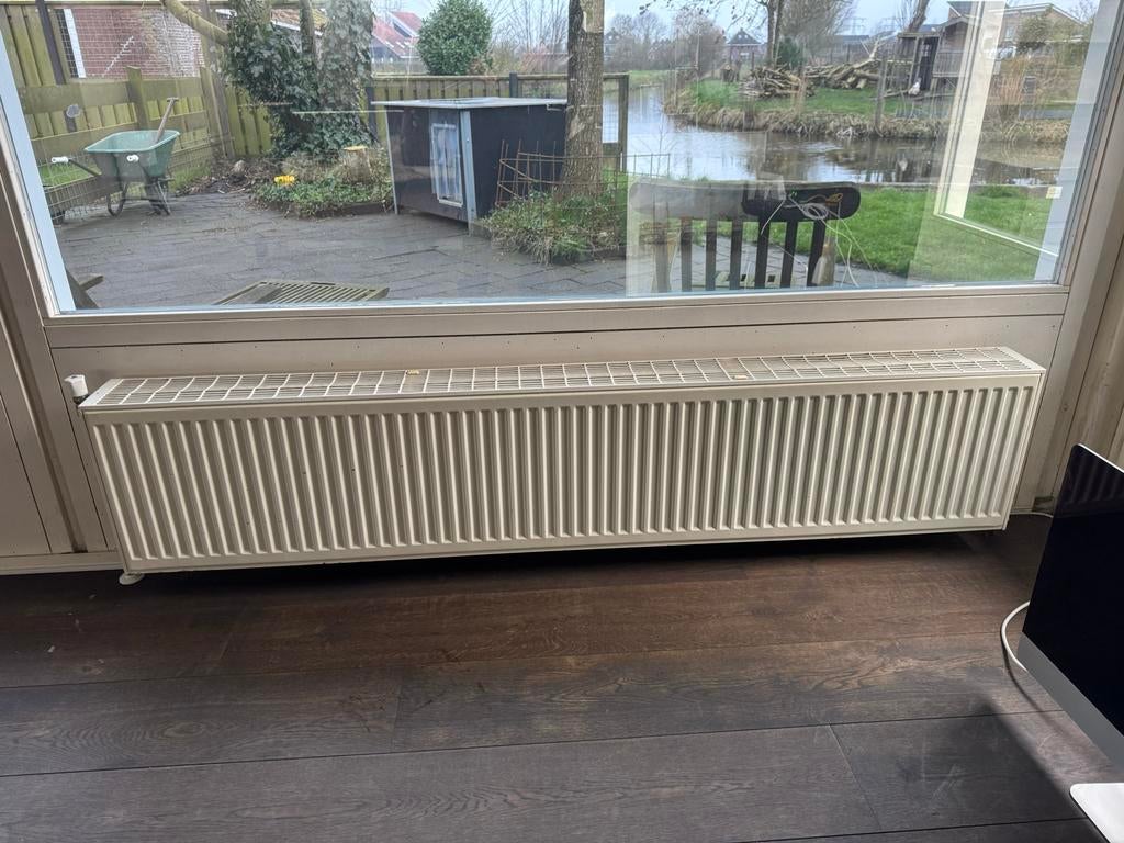 Twee radiatoren, 200x15x40 cm, Ophalen, 30 tot 80 cm, Gebruikt, Radiator