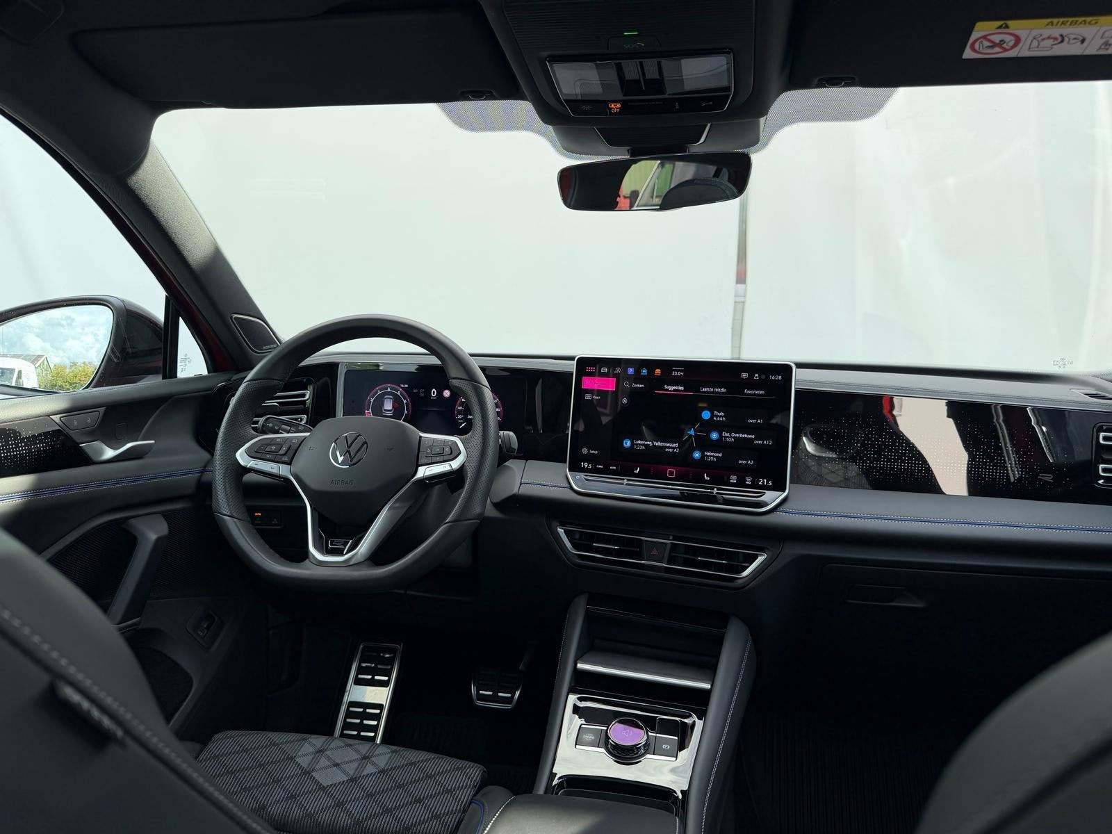 Volkswagen Tiguan 1.5 eTSI R-Line Edition | Pano | 360 Camer, Auto's, Stof, 4 cilinders, 150 pk, Bedrijf