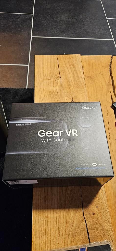 Samsung Gear VR met Controller (SM-R325) - Orchid Gray, Spelcomputers en Games, Virtual Reality, Ophalen of Verzenden, Zo goed als nieuw