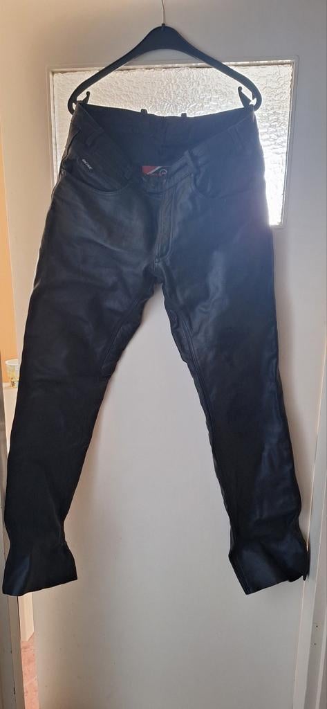 Dikke lederen motor broek, Kleding | Heren, Broeken en Pantalons, Ophalen of Verzenden, Zo goed als nieuw, Zwart