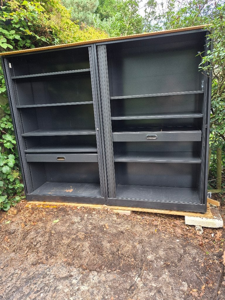 2 stalen roldeurkasten, Ophalen, Gebruikt, 100 tot 150 cm, Meerdere deuren