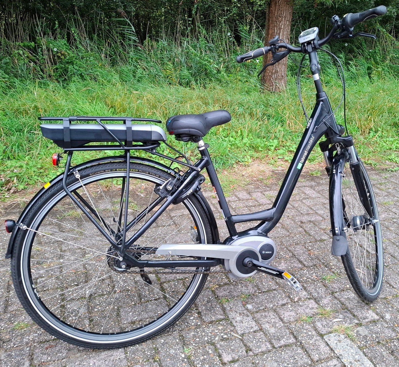 Foto 4 van Nette zwarte elektrische damesfiets,Bosch middenmotor ✅️