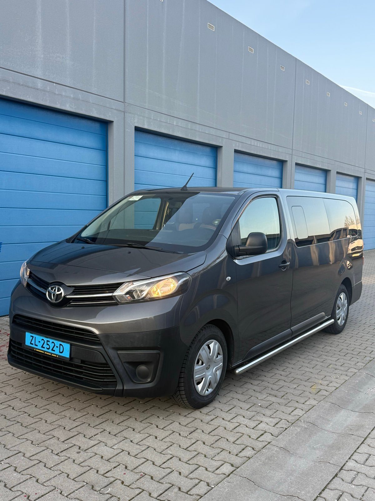 Toyota ProAce Long 1.6 D-4d 115pk 2019 Grijs, Auto's, Toyota, Bedrijf, ProAce, Diesel, Euro 6, D, MPV, Handgeschakeld, Origineel Nederlands