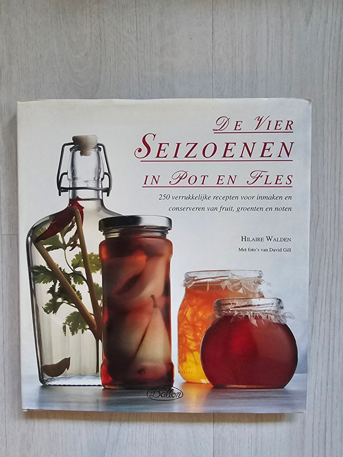 De Vier Seizoenen in Pot en Fles - Inmaken en conserveren, Boeken, Hilaire Walden, Overige typen, Ophalen of Verzenden, Zo goed als nieuw