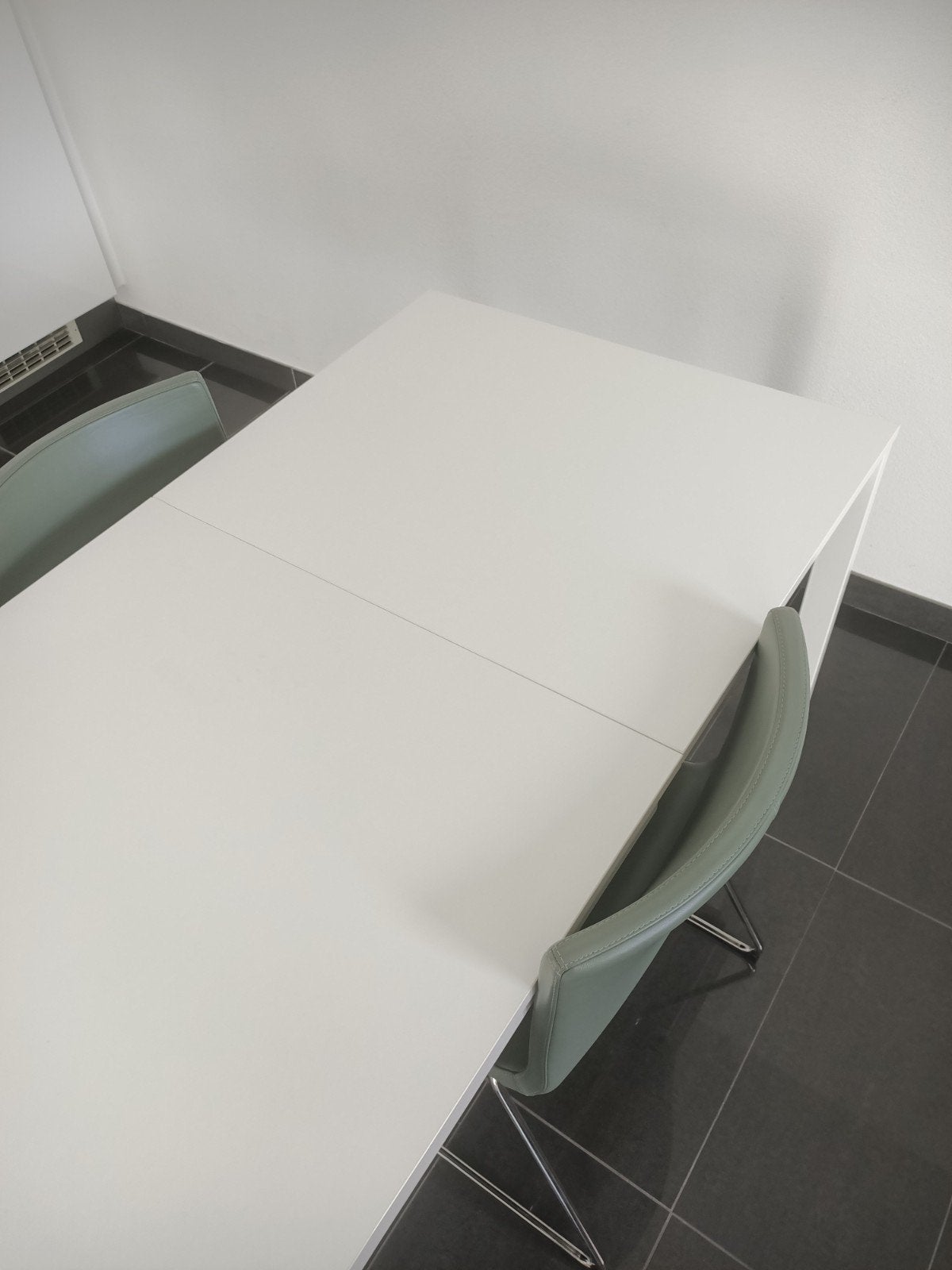 Foto 9 van Ikea VIHALS Uitschuifbare tafel, wit, 120/180x74 cm

Nieuwpr