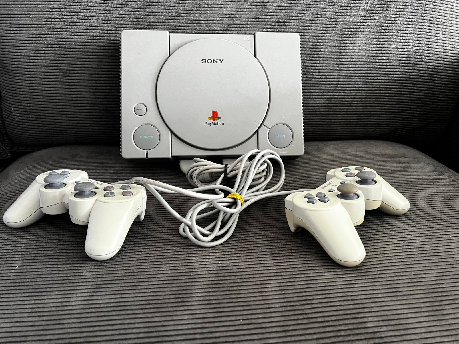 Sony PlayStation 1 met 2 controllers, Ophalen of Verzenden, Zo goed als nieuw, Met 2 controllers