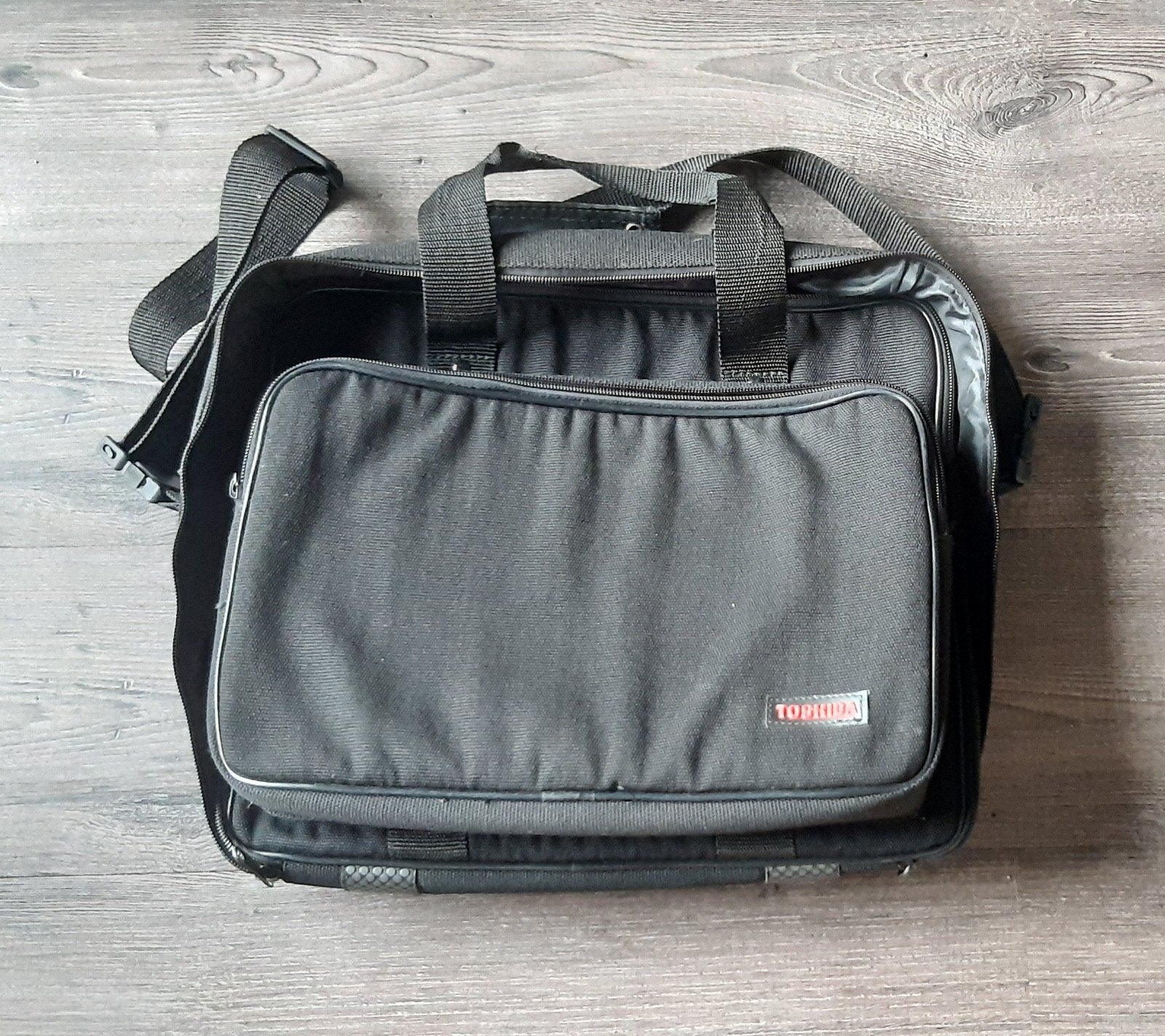 Vintage Toshiba Laptoptas 18 inch - Zwart, Gevoerd laptopvak, 17 inch of meer, Ophalen of Verzenden, Zo goed als nieuw