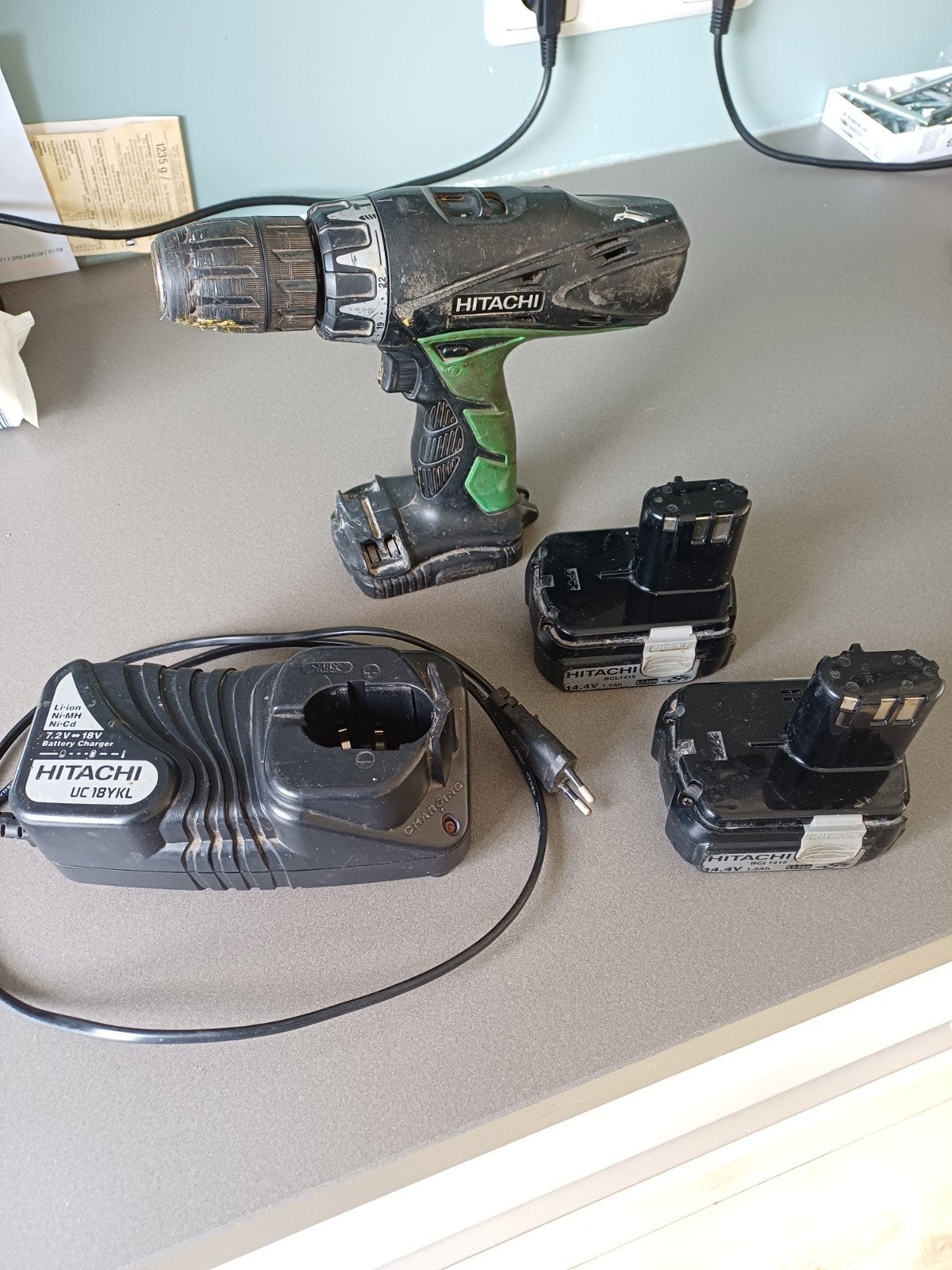 Hitachi acculader met 2 accu’s (accuboor is beetje op), Ophalen, Gebruikt