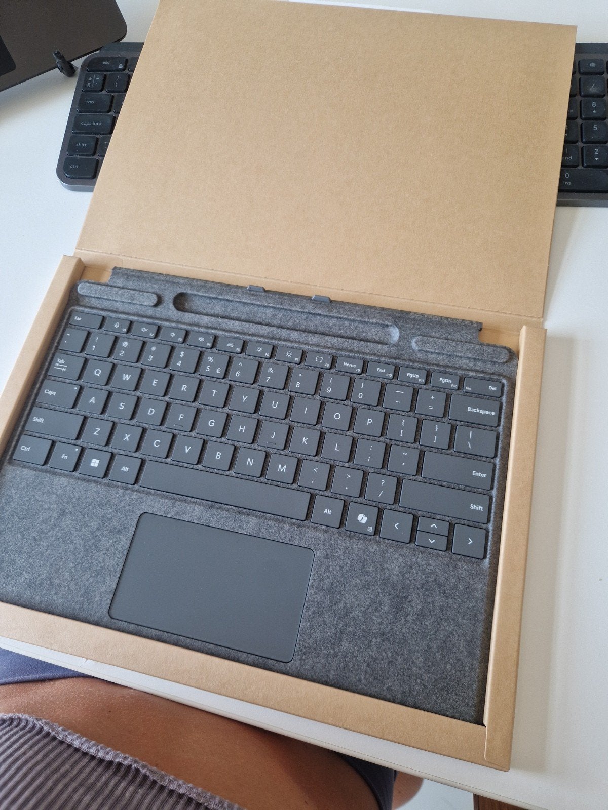 Microsoft Surface Go Type Cover - Qwerty, Nieuw, Ophalen of Verzenden, Draadloos, Qwerty