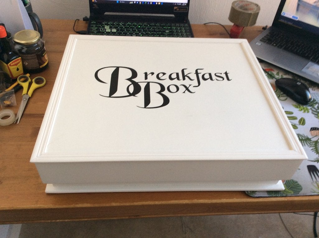 Breakfastbox, ongebruikt. dubbel dienblad met servies voor 2, Vierkant, Nieuw, Ophalen of Verzenden, Met opstaande rand