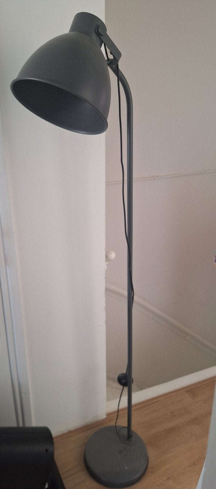 Ikea staande lamp, Huis en Inrichting, Lampen | Vloerlampen, Ophalen, Zo goed als nieuw, Metaal, 150 tot 200 cm