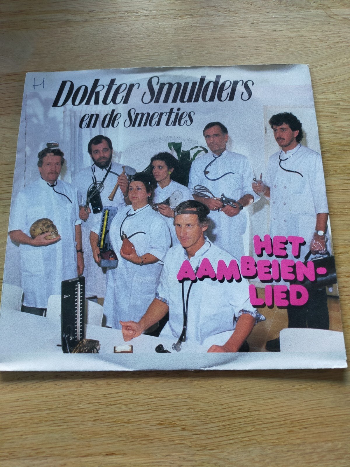 Dokter Smulders en de Smerties , het aambeien lied, Ophalen of Verzenden, Zo goed als nieuw, Nederlandstalig