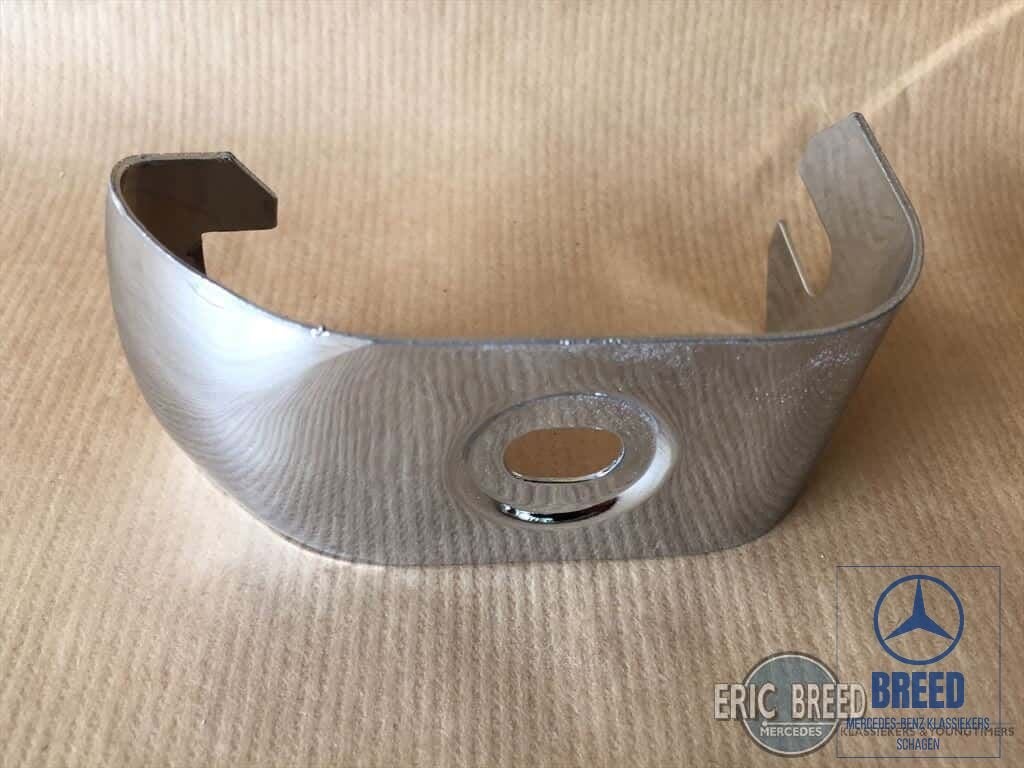 NOS afdekplaatje voorbumper Mercedes W114 W115 (/8) RP, Auto-onderdelen, Carrosserie en Plaatwerk, -, Nieuw, Ophalen of Verzenden