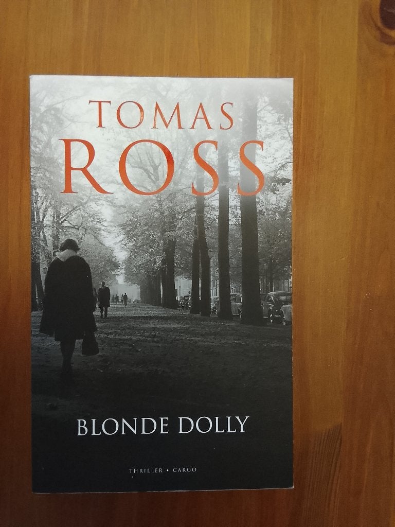 Blonde Dolly, Ophalen of Verzenden, Zo goed als nieuw, Nederland, Tomas Ross