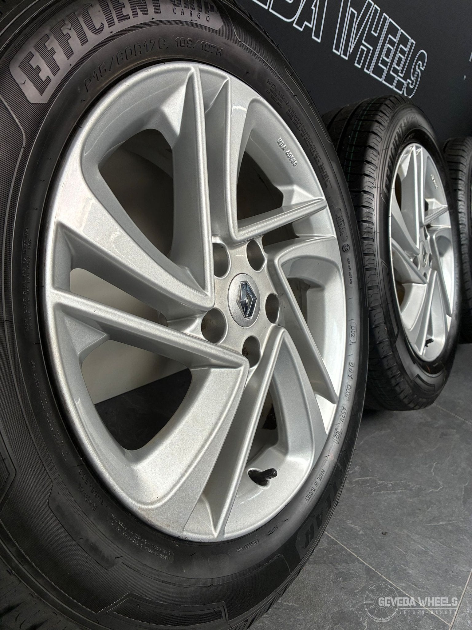 17” originele Renault Trafic velgen + banden 5x114.3 TPMS, -, -, Banden en Velgen, 17 inch