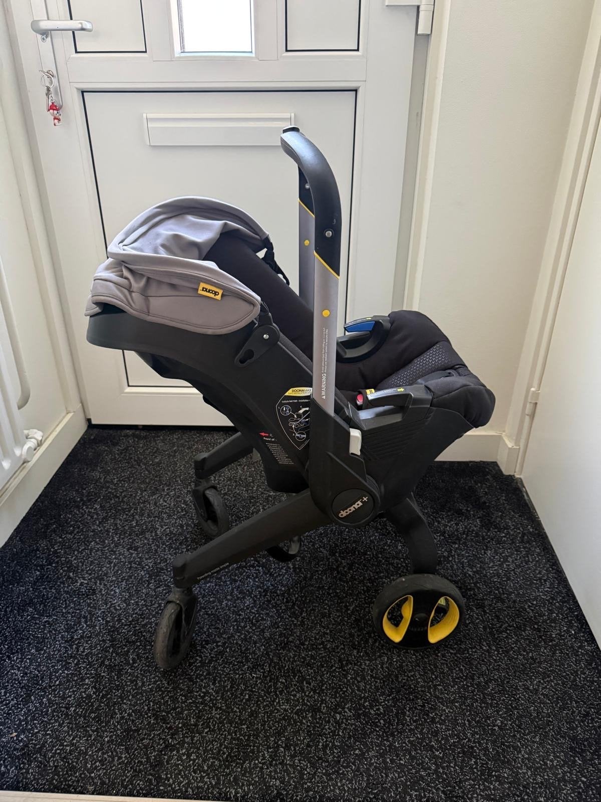 Doona+ autostoel en kinderwagen in één + gratis footmuff, Kinderen en Baby's, Zijbescherming, 0 t/m 13 kg, Ophalen, Overige merken