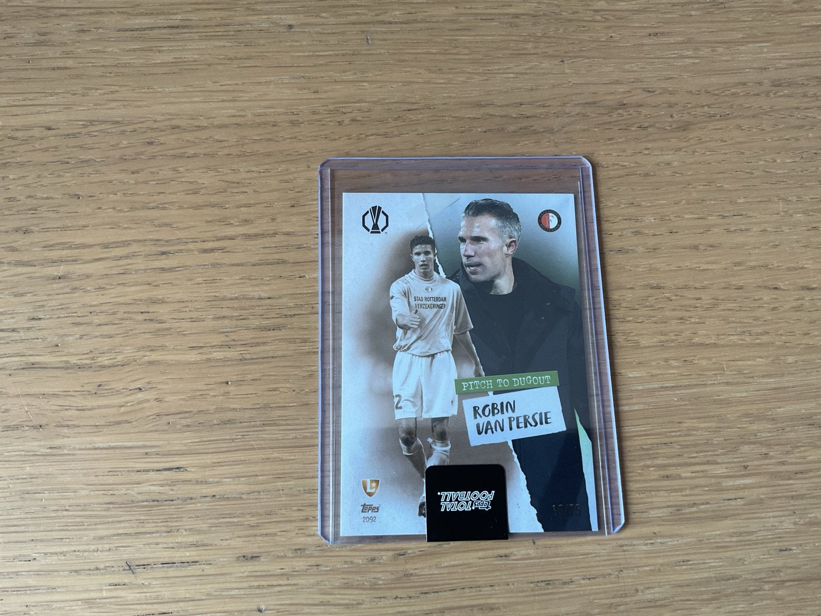 Topps Robin van Persie Feyenoord Pitch to Dugout /75, Verzamelen, Sportartikelen en Voetbal, Ophalen of Verzenden, Zo goed als nieuw