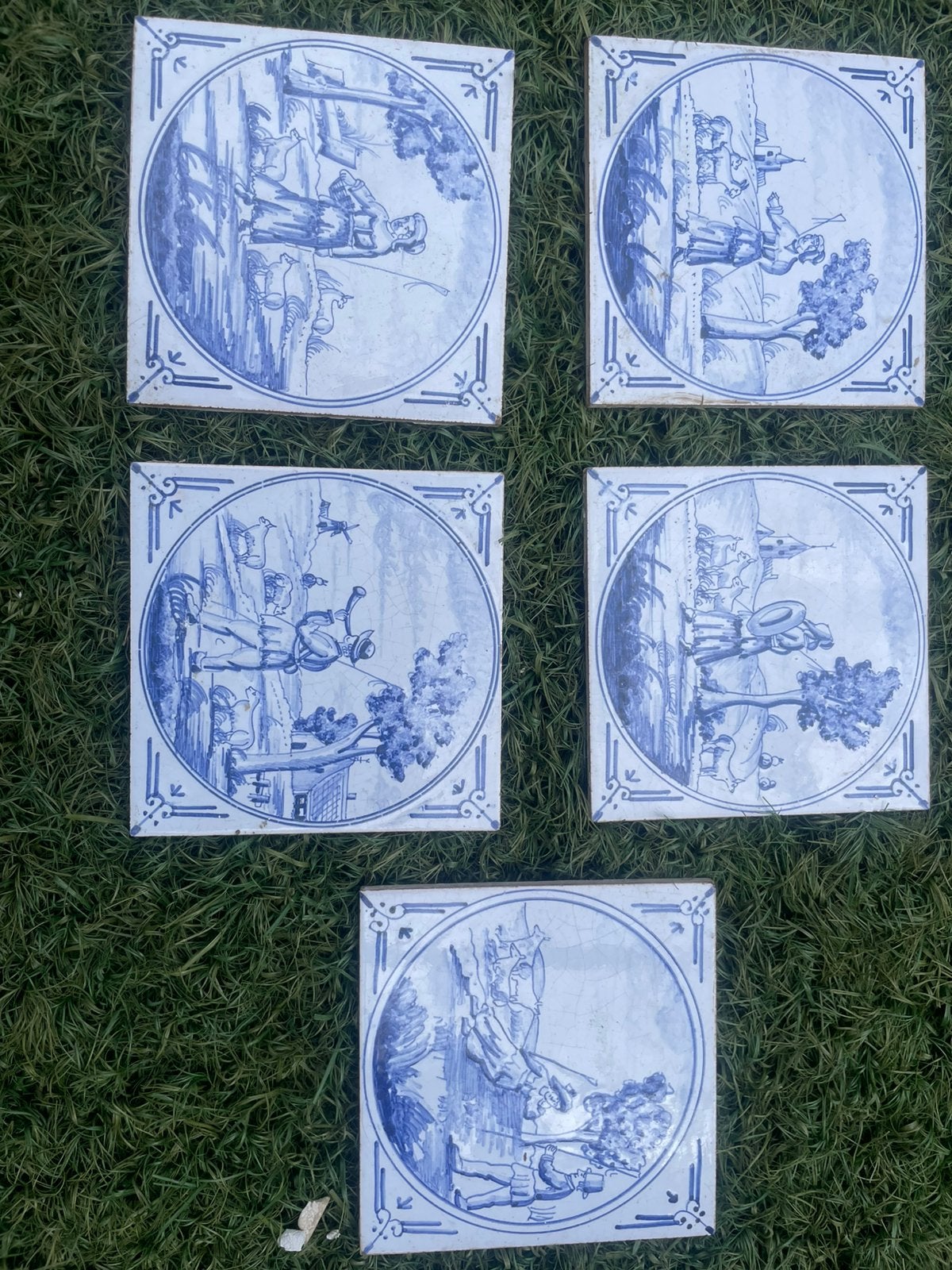 Te koop 5 delfsblauwe tegeltjes, Ophalen