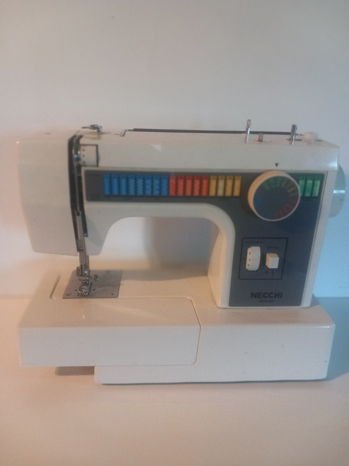 NECCHI naaimachine 2x igst eigen foto,s, Ophalen of Verzenden, Naaimachine, Overige merken