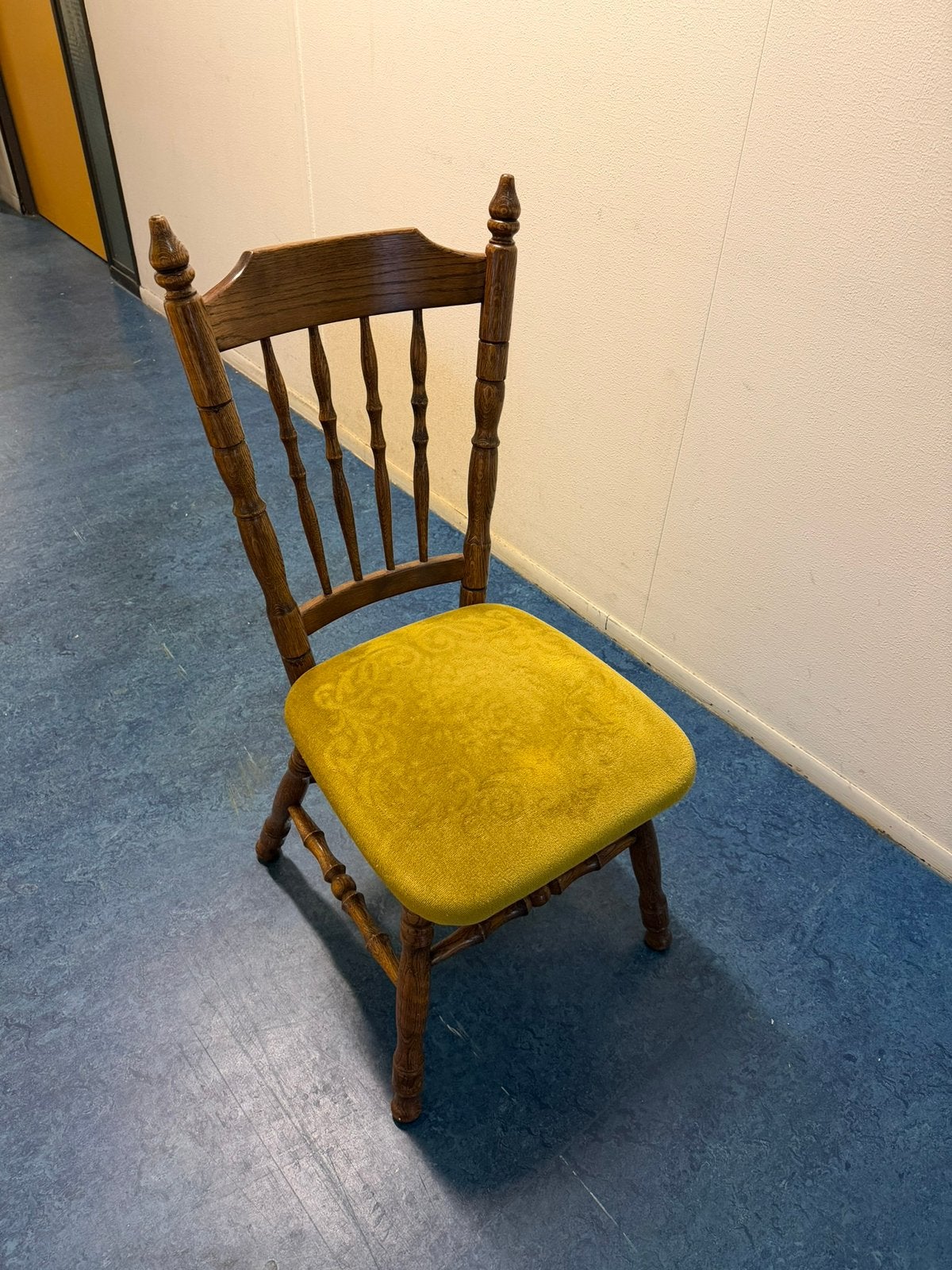Vintage stoel hout oker geel, Ophalen