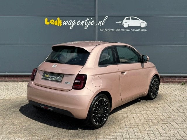 Fiat 500 e Icon 42 kWh *pano *camera *stoelv. *17" *keyless, Auto's, Fiat, Stof, Gebruikt, Overige kleuren, 4 stoelen