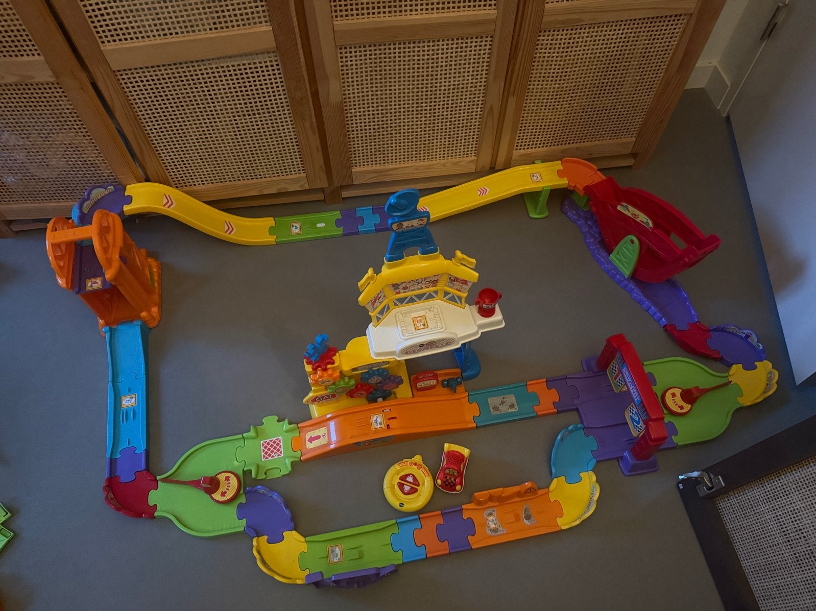 VTech Toet Toet Auto's Racebaan - Batterijen te vervangen, Ophalen, Gebruikt, 2 tot 4 jaar