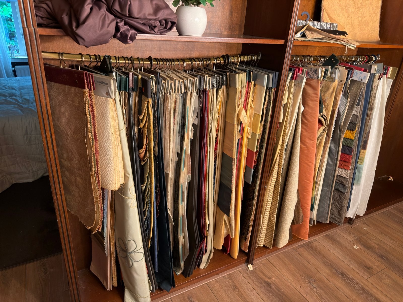 +/- 300 Stoffenstalen collectie - Diverse merken, Ophalen, Overige materialen, Gebruikt, Meerkleurig