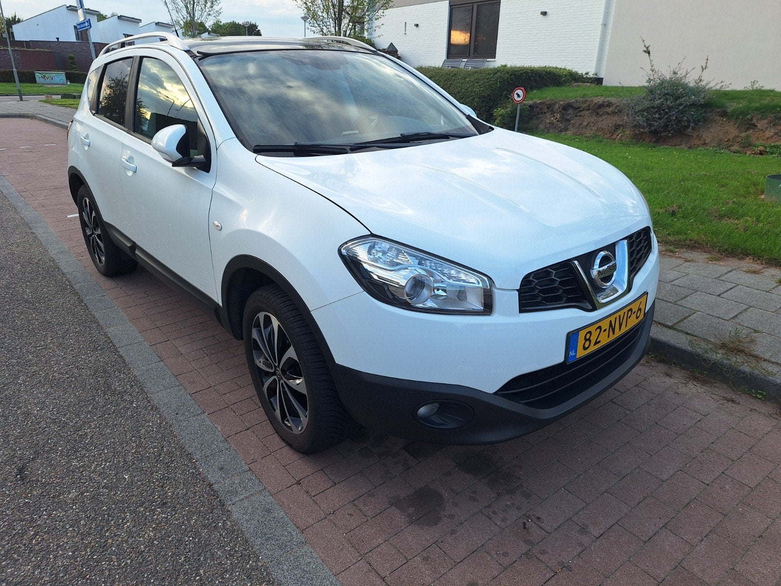 Nissan Qashqai 1.6 2WD 2010 Wit PANO | CLIMA | NAVI, Auto's, Voorwielaandrijving, 662 kg, Stof, 4 cilinders