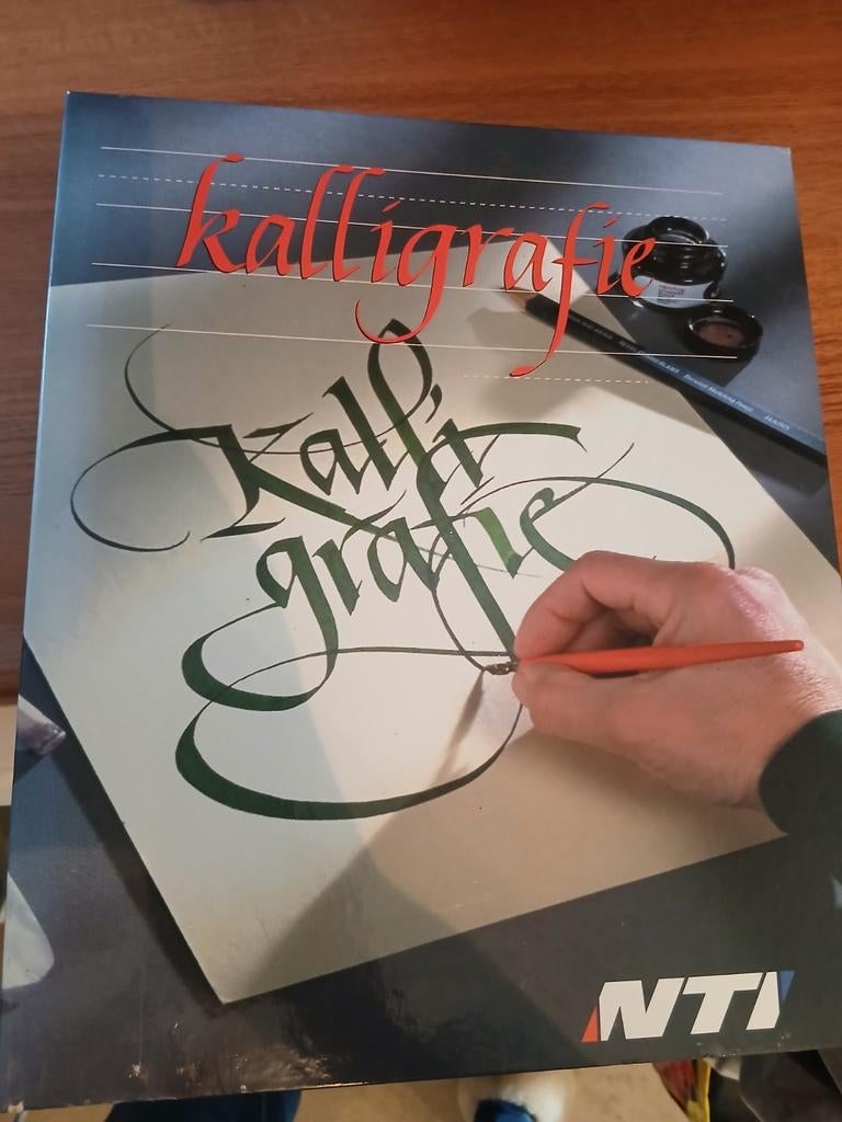 NTI cursus Kalligrafie, Ophalen