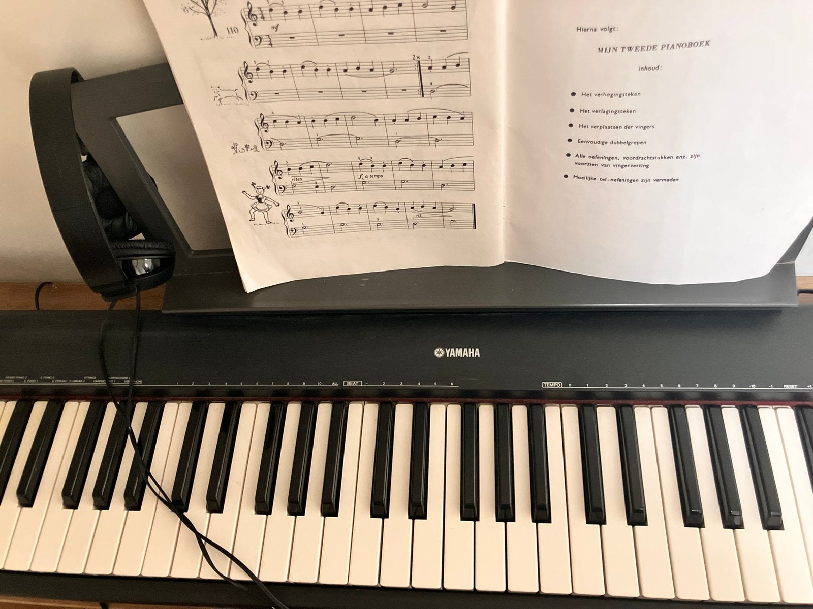 Keyboard Yamaha NP-30 inclusief tafel en Sony koptelefoon, Ophalen, Zo goed als nieuw, 61 toetsen, Overige merken